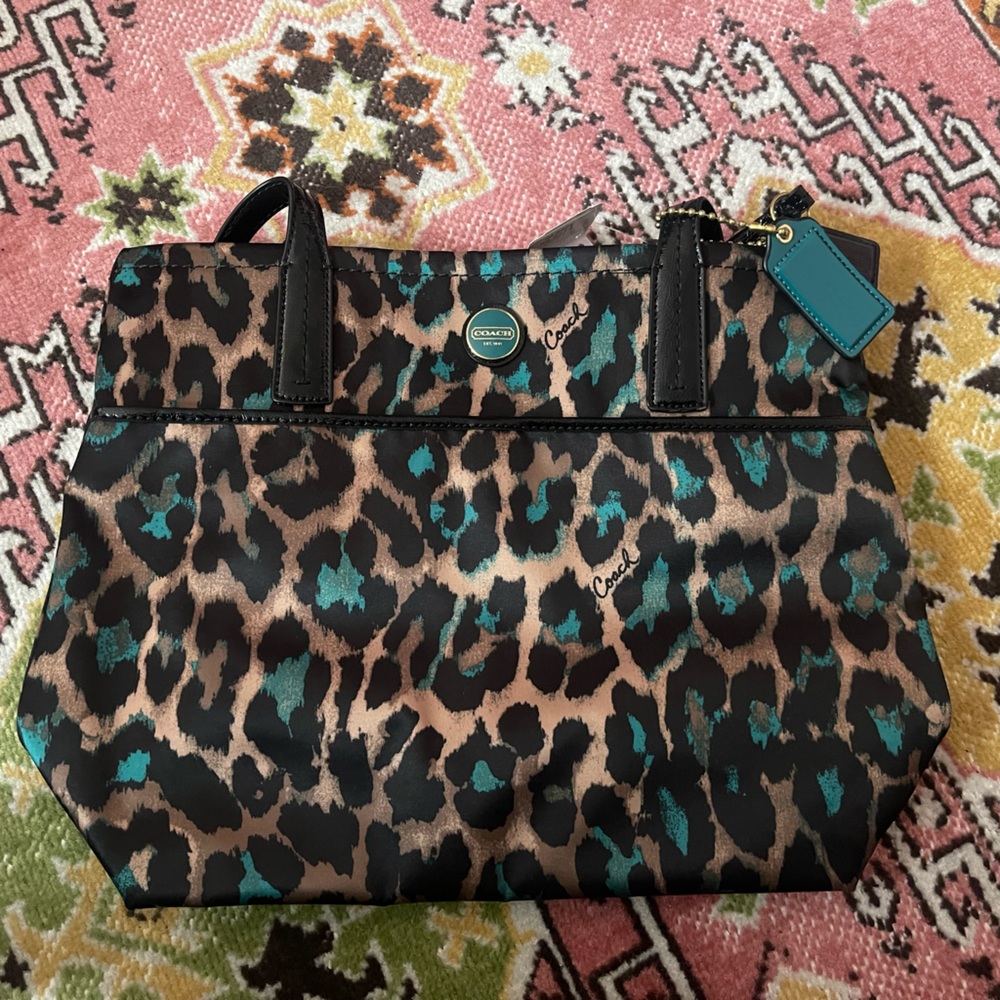 New Leopard print Coach bag    Smoke/Pet free home